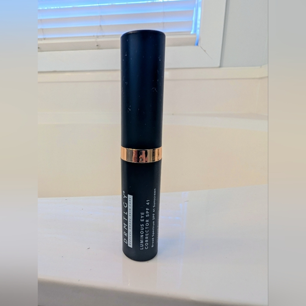 Drmtlgy Luminous Eye Corrector